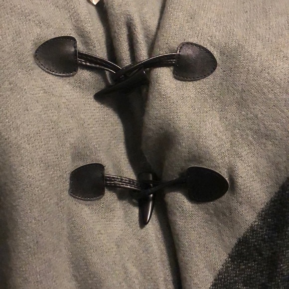 Grey and black women poncho with two button detail - Picture 6 of 6